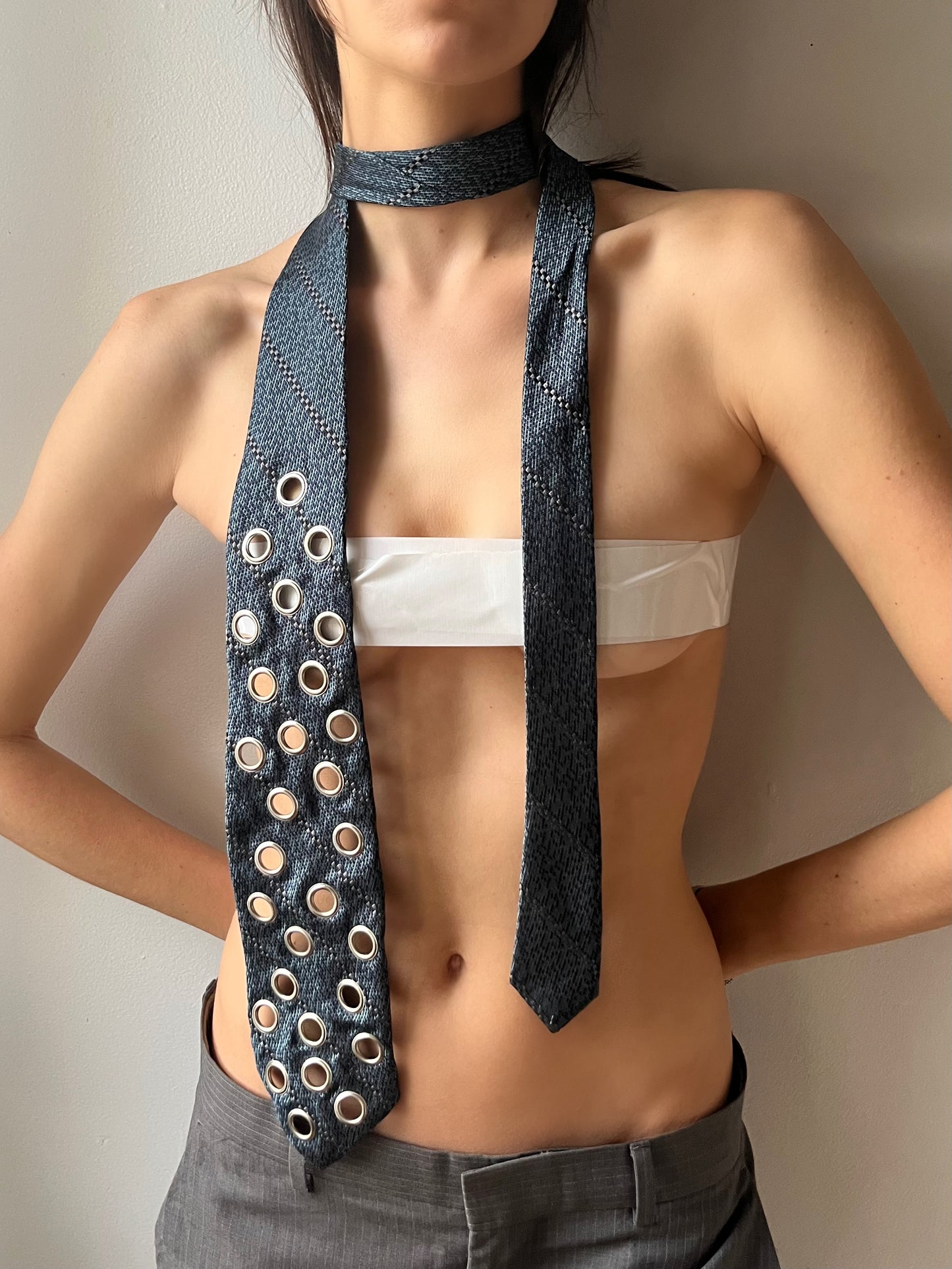 EYELET TIE 1