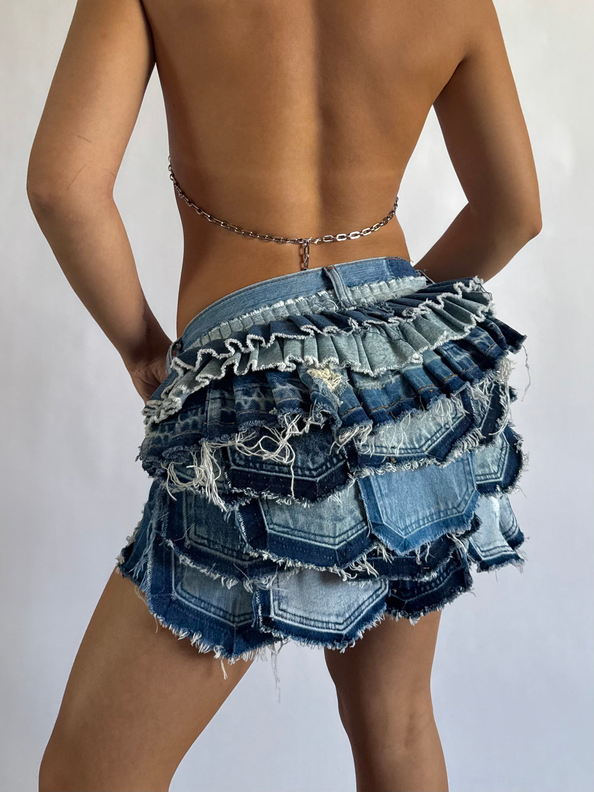BUSTLE 02