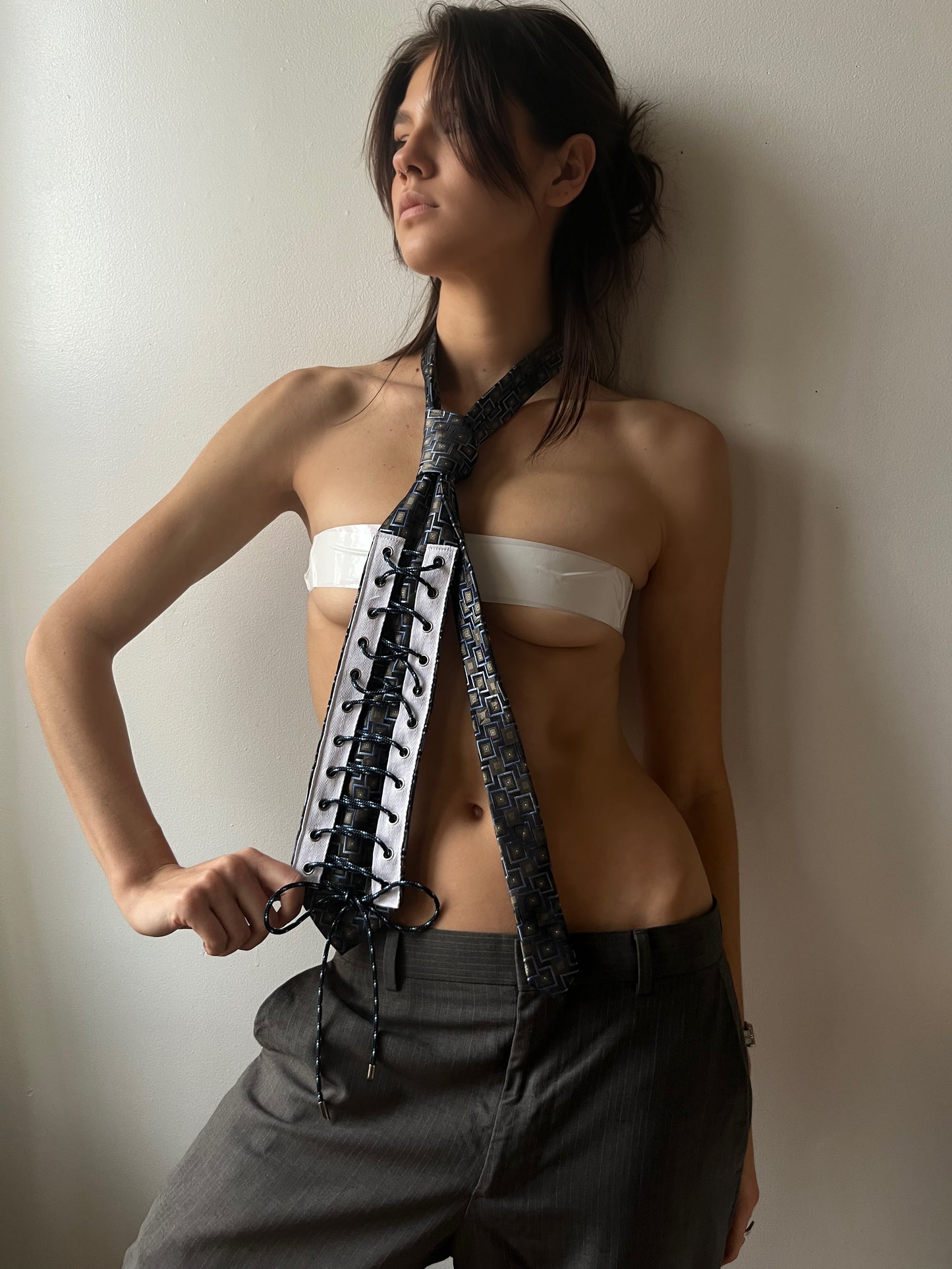 EYELET TIE 5