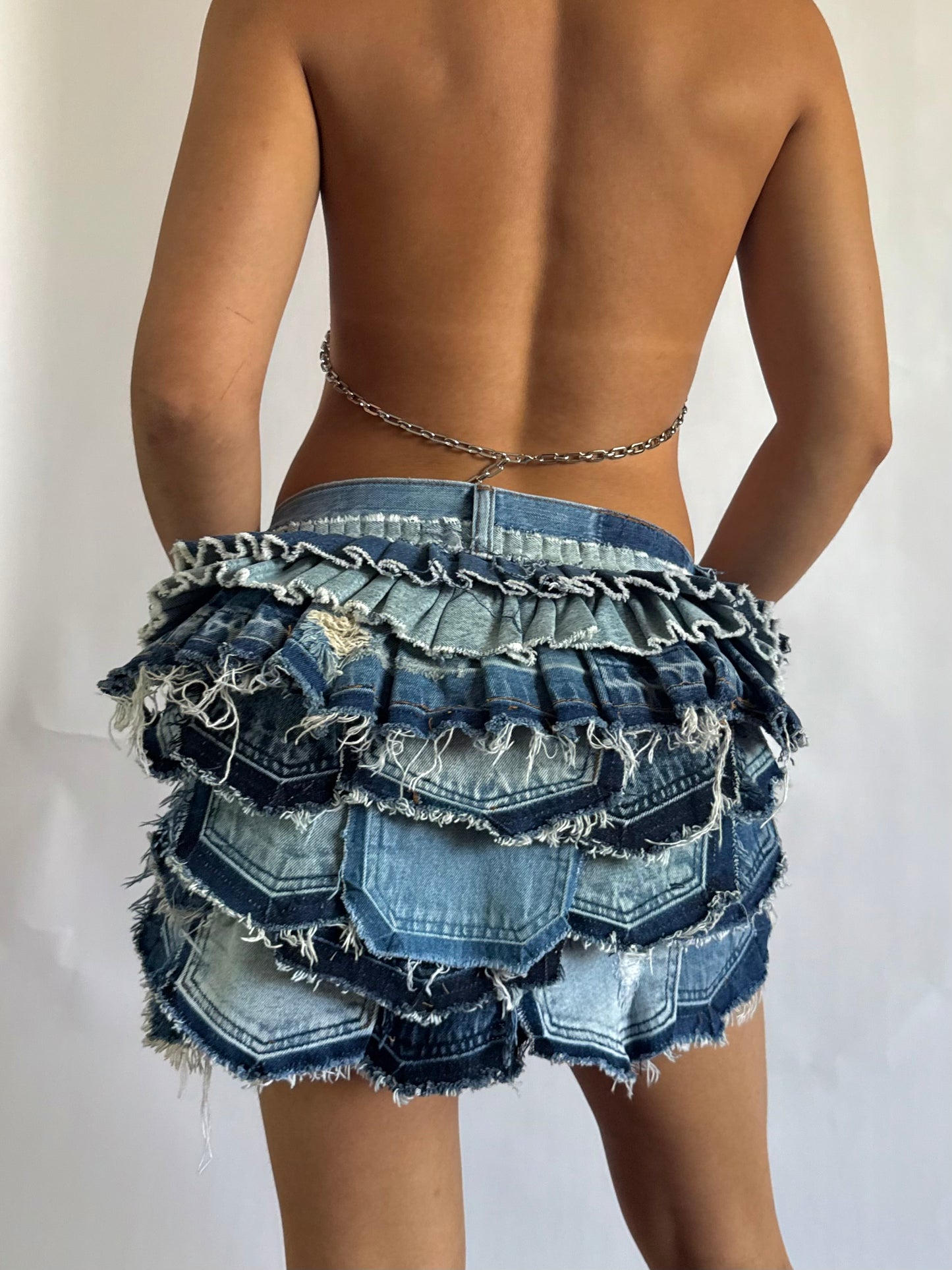 BUSTLE 02