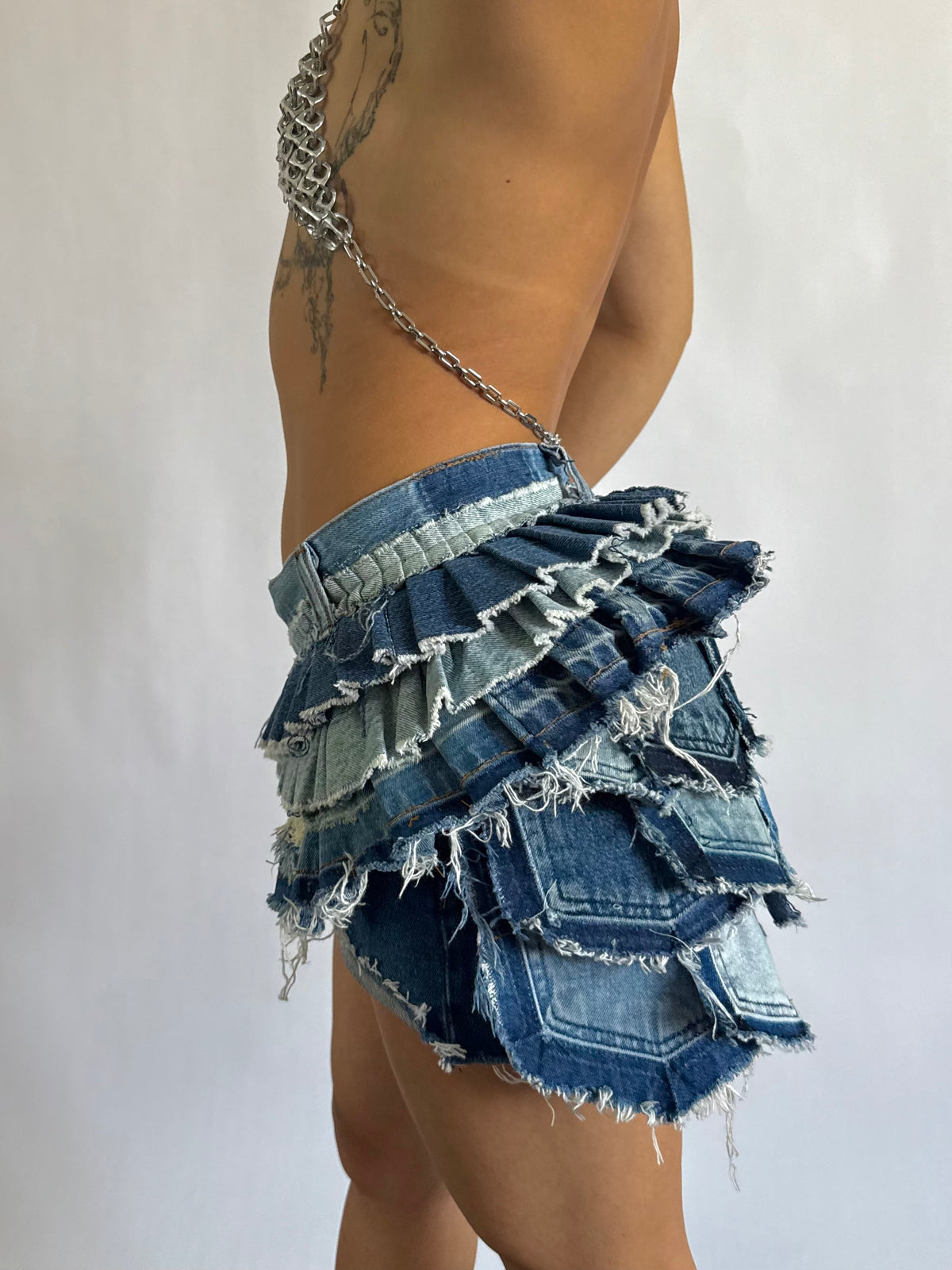 BUSTLE 02