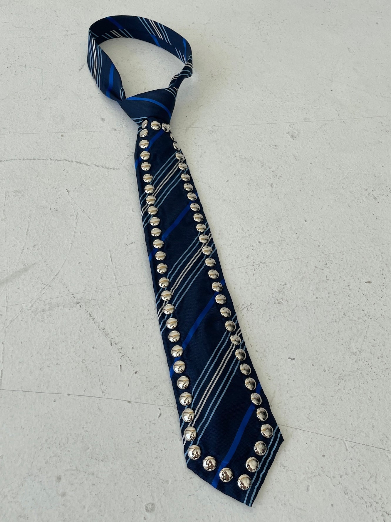 BLUE WORLD STUD TIE