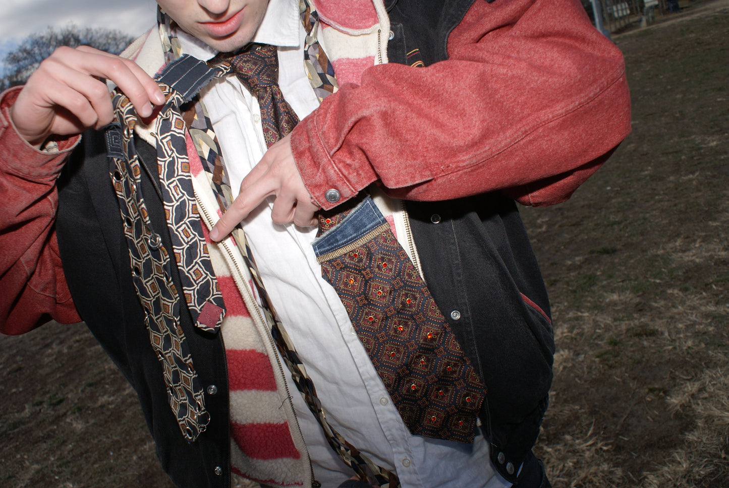 RUBY RED CRYSTAL TIE