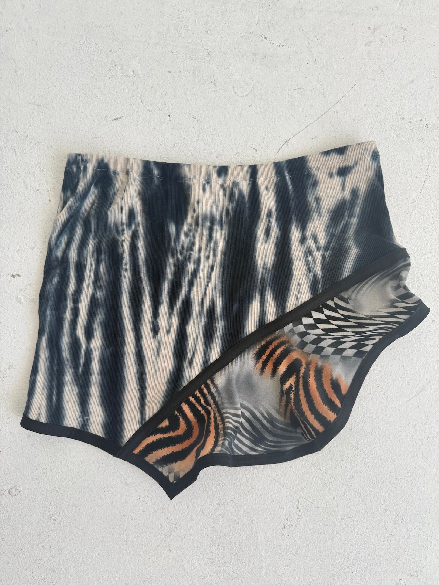 TRIPPY DIPPY SKIRT