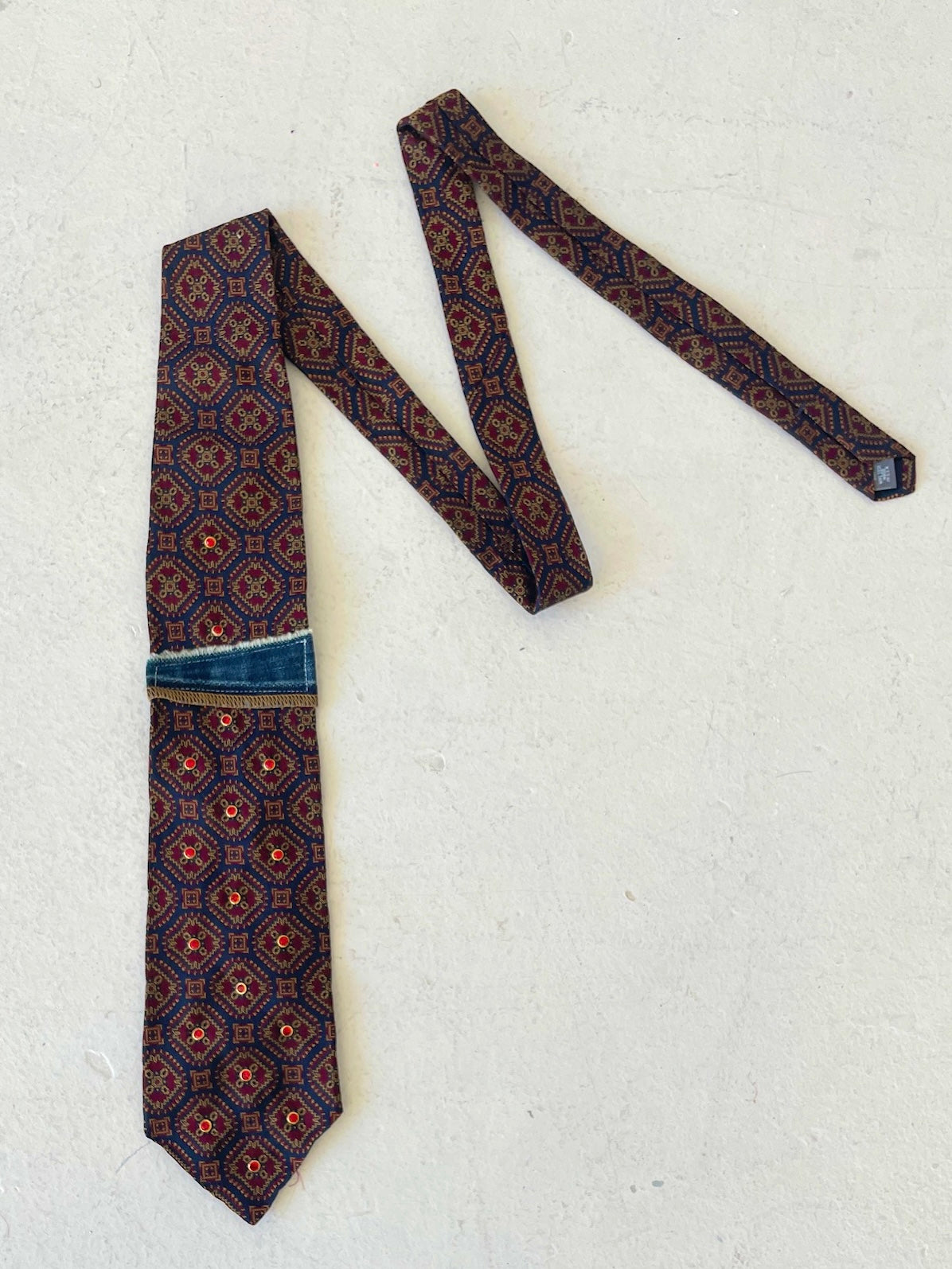 RUBY RED CRYSTAL TIE