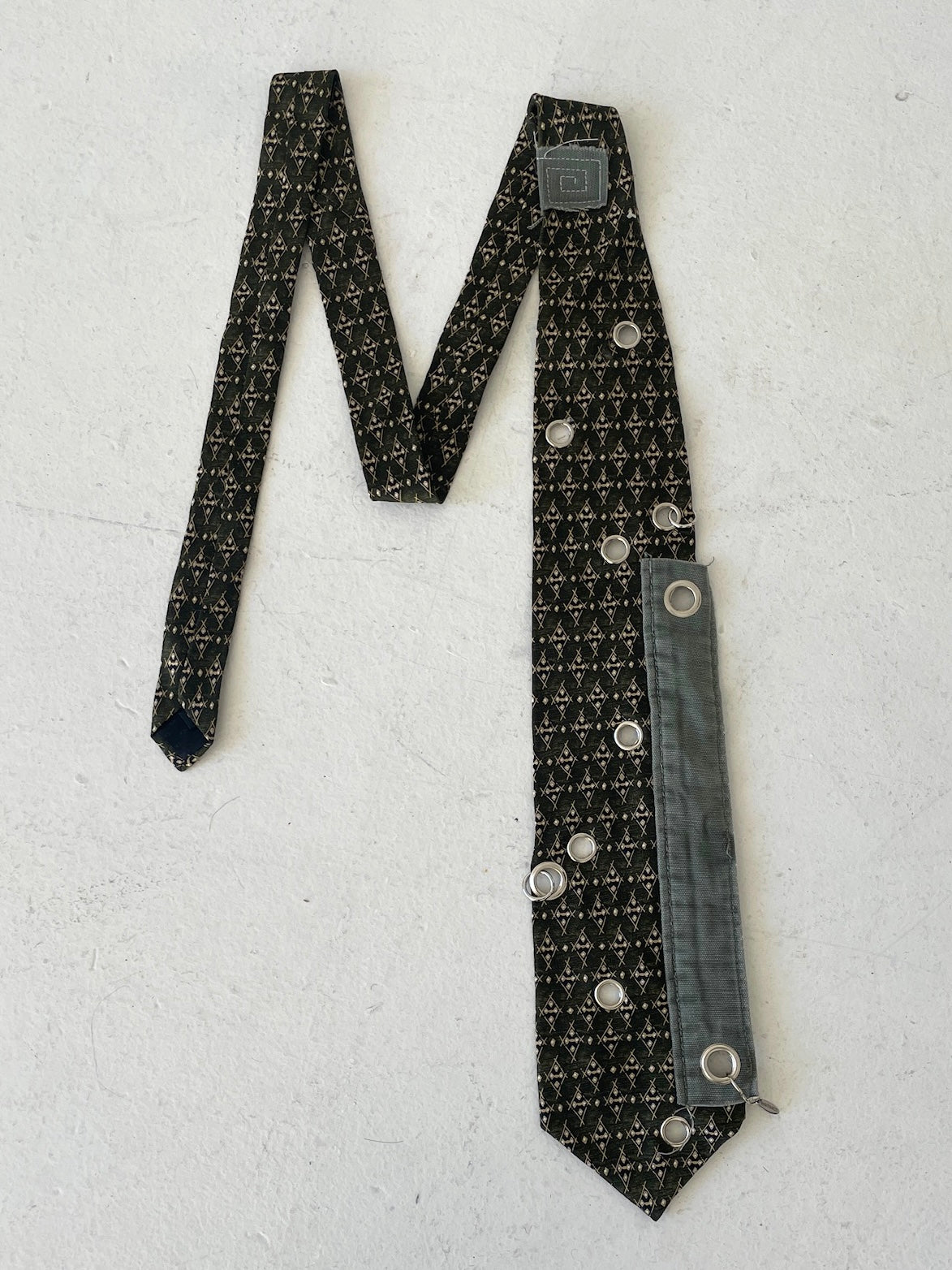 GREEN BEAN EYELET TIE