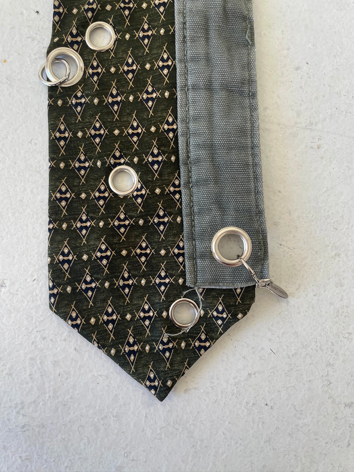 GREEN BEAN EYELET TIE