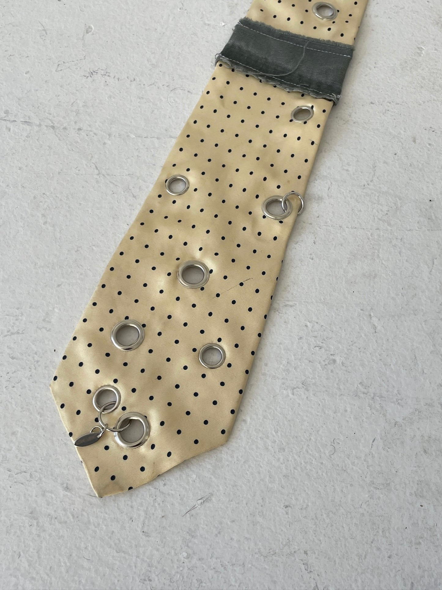 BUTTER ME UP EYELET TIE