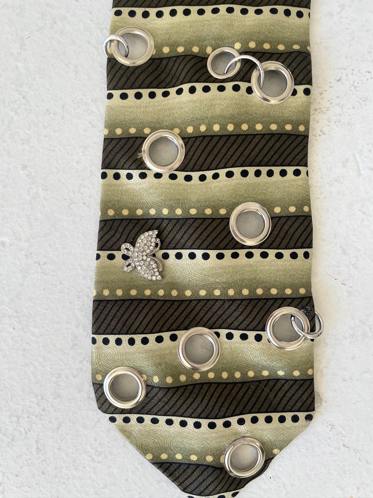 BUTTERFLY FEEL EYELET TIE